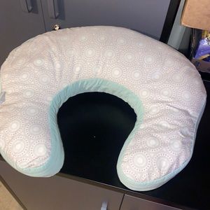 Baby nursing pillow